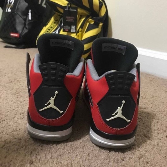 Air Jordan 4 toro bravo main image 5
